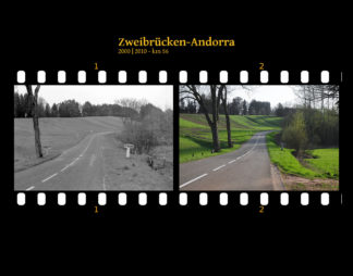 Zwei Bilder auf Fimstreifen mit schwarzem Hintergrund montiert. Links die schwarz-weiß-Version, rechts bunt zehn Jahre später aufgenommen. Titel Zweibrücken-Andorra 2000-2010 km 56. Eine kleine Landstraße und führt geschwungen durch Wiesen. Rechts und links ein paar Bäume, sowie die Bezeichnung 'La Moder' vor einer Brücke über einen kaum zu erahnenden Bach.