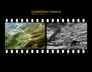 Blick abwärts auf eine serpentinöse große Landstraße. Vereinzelt liegt Schnee an den Berghängen, insbesondere im rechten der beiden Bilder. Zwei Bilder auf Fimstreifen mit schwarzem Hintergrund montiert. Links die schwarz-weiß-Version, rechts bunt zehn Jahre später aufgenommen. Titel Zweibrücken-Andorra 2000-2010 km 1462.
