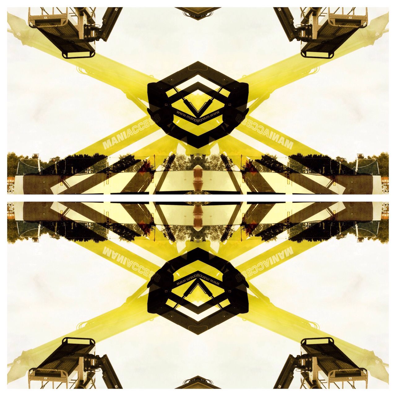 Eine gelb schwarze kaleidoskopartige Struktur mit etwas breiterem horizontalem Bruch in der Bildmitte. Das Abstrakte Bild entstand durch Zerlegung eines konkreten Bilds, das einen Motorroller auf einer Säule darstellte. Vom Original ist nichts mehr zu erkennen.